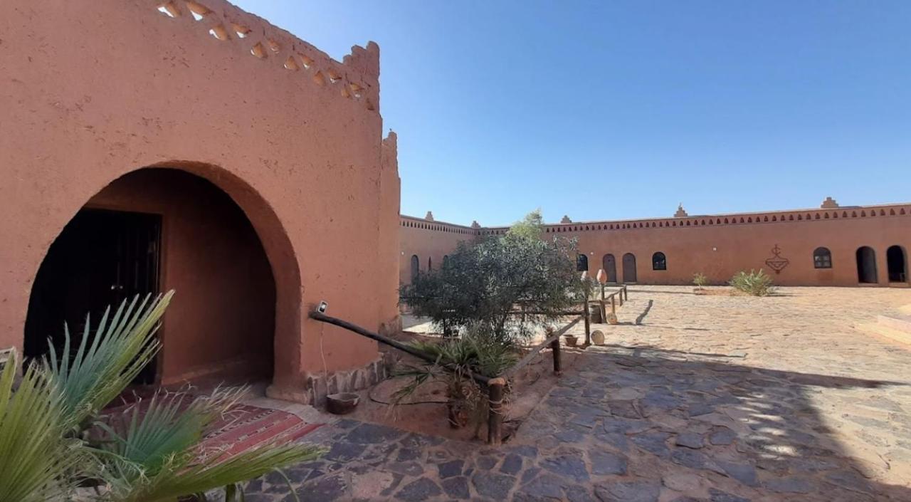 Hotel Auberge Dinosaur Kem Kem Tafraoute Sidi Ali Exteriér fotografie