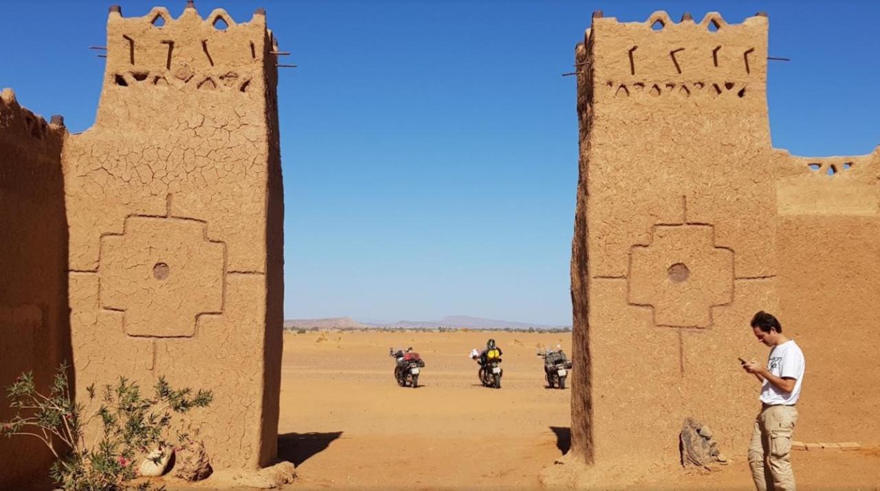 Hotel Auberge Dinosaur Kem Kem Tafraoute Sidi Ali Exteriér fotografie