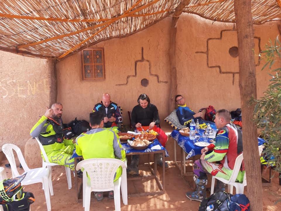 Hotel Auberge Dinosaur Kem Kem Tafraoute Sidi Ali Exteriér fotografie