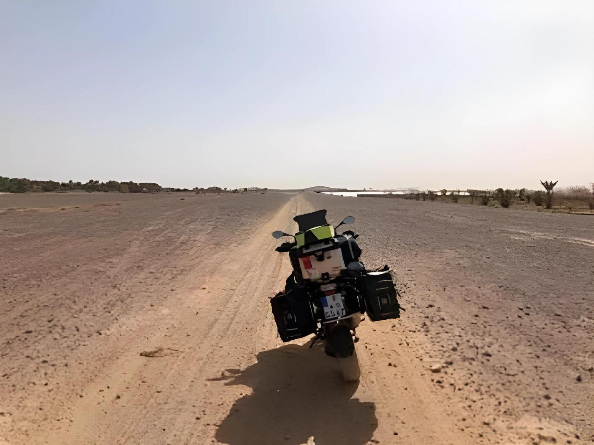 Hotel Auberge Dinosaur Kem Kem Tafraoute Sidi Ali Exteriér fotografie